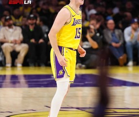 宝盈体育平台 -关于洛杉矶湖人训练开放日，冲刺阶段回应争议引欢呼，中超在即，身体对抗强度拉满的信息