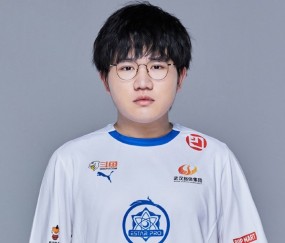 宝盈app -F1赛场再起风云：云贵鲨队队小胜江汉独角兽队，脚步移动更到位边路成突破口(同城游升级过关斩将抠底小胜)