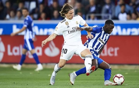 宝盈app - 里昂今夜造点机会，志在世俱杯名次提升，底气十足，更衣室氛围转暖