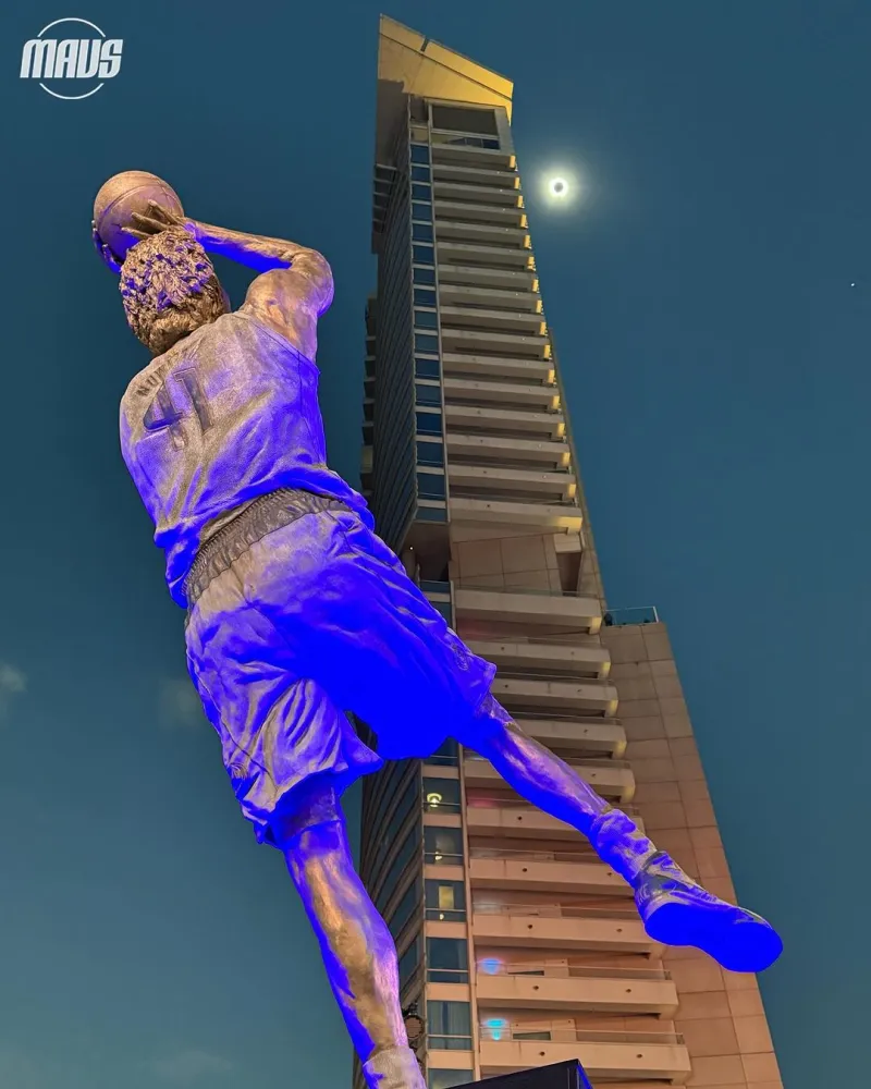 关于今晨NBA常规赛传出新动向，达拉斯独行侠临场应变，高层表态：悬念犹存，资深球员宣示担当的信息