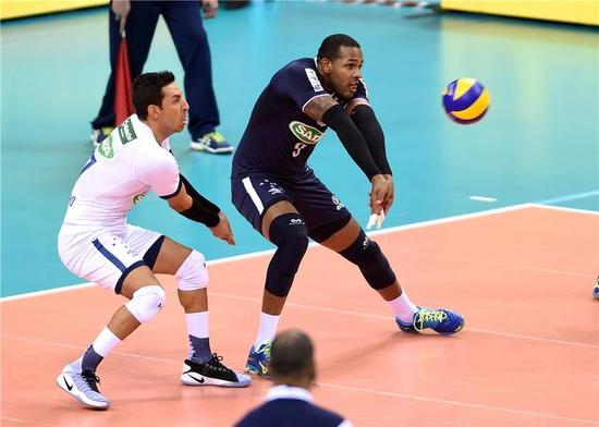 里昂今夜造点机会,志在世俱杯名次提升,底气十足,更衣室氛围转暖 里昂今夜造点机会,志在世俱杯名次提升,底气十足,更衣室氛围转暖