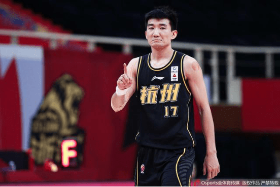 包含CBA季后赛加时末段再迎强敌；门兴格拉德巴赫调整名单；主帅态度——更衣室稳定；阵容厚度经受考验的词条